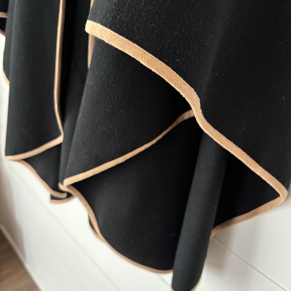 Chico's Elegant Black Cape with Camel Edging Size S/M Oversized - Picture 8 of 10